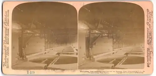 Stereo-Fotografie Underwood & Underwood, New York, Ansicht Johannesburg, Niederschlagsfässer der Goldmine Robinsonmine