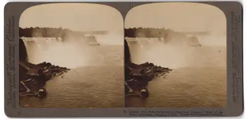 Stereo-Fotografie Underwood & Underwood, New York, Ansicht Niagara Falls / NY, Dampfer Maid of the Mist am Niagarafall