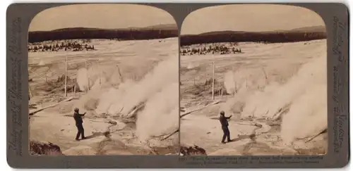 Stereo-Fotografie Underwood & Underwood, New York, Ansicht Yellowstone Park, Giftiger Dampf desBlack Growler Geysir