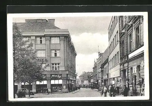 AK Laun / Louny, Strassenpartie mit Geschäften