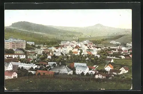 AK Nová Paka, Panorama mit Gebirgszug