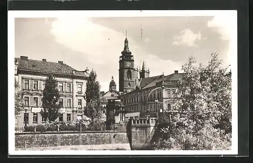 AK Königgrätz / Hradec Kralove, Ortspartie mit Uhrenturm