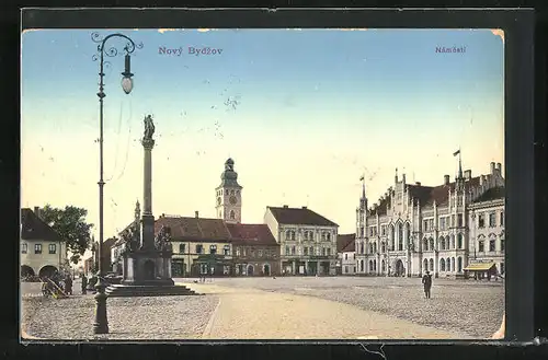 AK Nový Bydzov, Denkmal und Rathaus am Hauptplatz