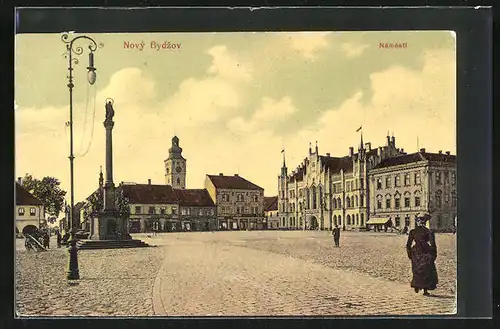 AK Nový Bydzov, Denkmal und Rathaus am Marktplatz