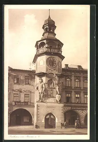 AK Arnau / Hostinne, Rathaus mit Turmuhr und Sparkasse