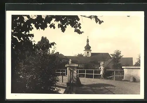 AK Ocikov u Podboran, Brücke gegen Kirche