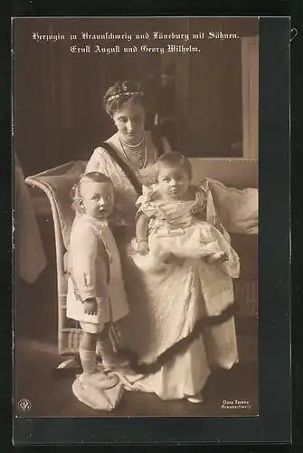 AK Victoria Louise Herzogin von Braunschweig mit Söhnen