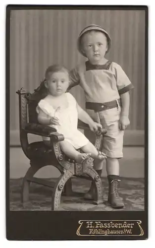 Fotografie H. Fassbender, Röhlinghausen i. W., Bochumerstrasse 18b, Süsser Fratz mit seinem grossen Bruder