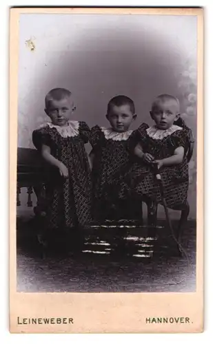Fotografie Leineweber, Hannover, Georgstrasse 30, Geschwister in passenden Kleidern mit Rüschenkragen