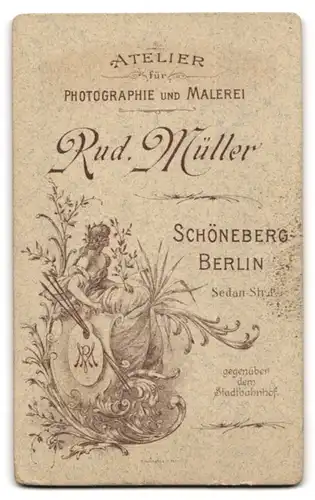 Fotografie Rud. Müller, Berlin-Schöneberg, Sedan-Strasse 1, Portrait junge Dame mit zurückgebundenem Haar