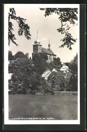 AK Lázne Zeleznice, Partie an der Kirche