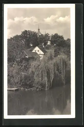 AK Trebechovice, Haus mit Trauerweide am Fluss