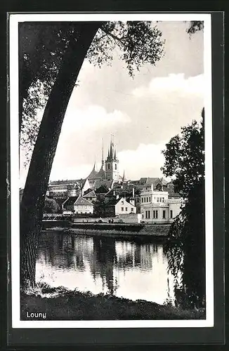 AK Laun / Louny, Blick über den Fluss zur Kirche