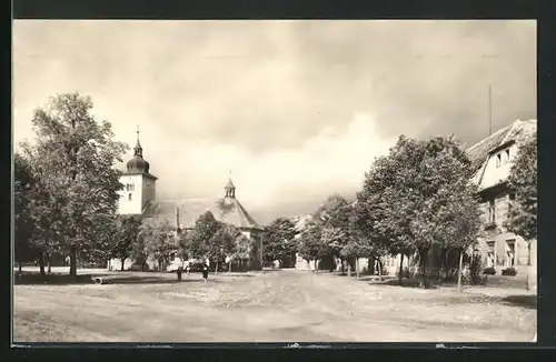 AK Lenesice, Ortspartie mit Kirche