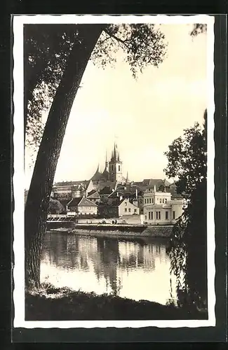 AK Laun / Louny, Flusspartie mit Kirche