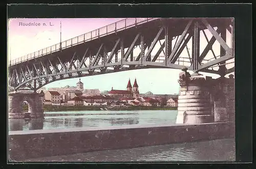 AK Roudnice n. L., Brücke mit Blick zur Stadt