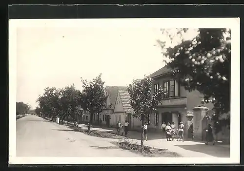 AK Doksany, Strassenpartie mit Geschäft