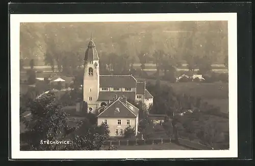 AK Stechovice n. Vlt., Kirche aus der Vogelschau