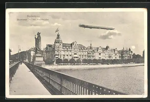 AK Konstanz am Bodensee, Zeppelin über der Stadt, Blick von der Rheinbrücke zur Seestrasse