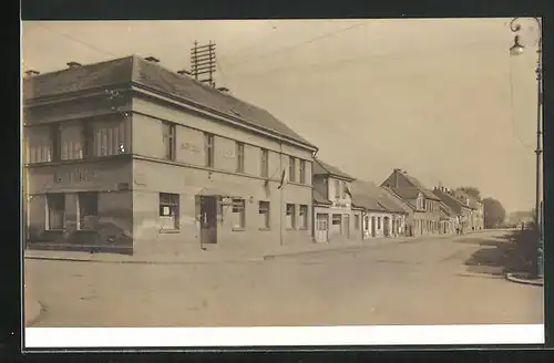 Foto-AK Nový Bydzov, Strassenpartie, Hotel Hvezda