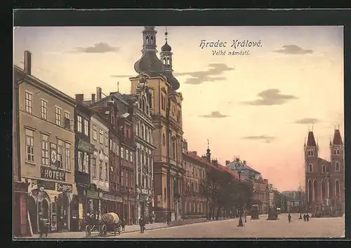 AK Königgrätz / Hradec Kralove, Velke namesti, Marktplatz mit Hotel