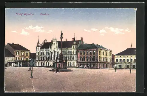 AK Nový Bydzov, Namesti, Marktplatz mit Denkaml