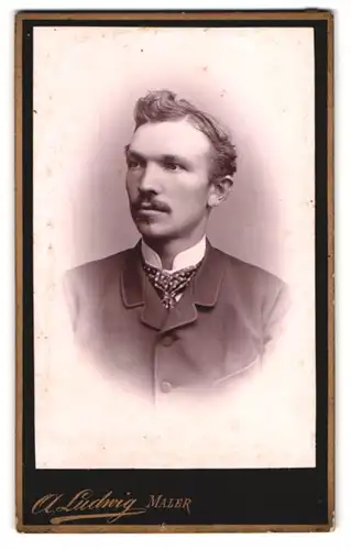 Fotografie A. Ludwig, Magdeburg, Breiteweg 213, Portrait bürgerlicher Herr mit Oberlippenbart