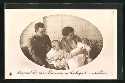 AK Herzog und Herzogin zu Braunschweig und Lüneburg mit den beiden Prinzen