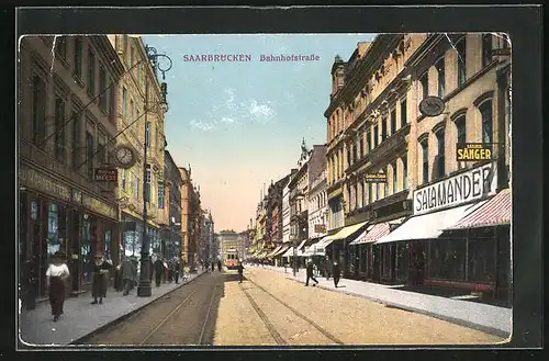 AK Saarbrücken, Bahnhofstrasse mit Geschäften und Strassenbahn