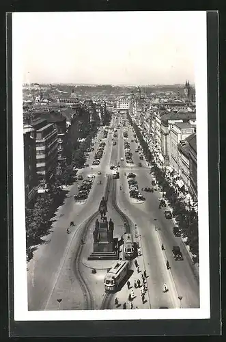 AK Prag, Wenzelsplatz mit Strassenbahn aus der Vogelschau