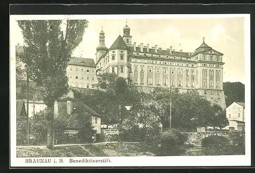 AK Braunau i. B., untere Stadtpartie am Benediktinerstift