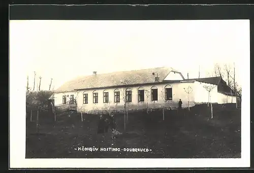 Foto-AK Doubravice, Gasthaus im Ort