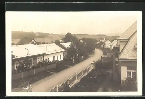 AK Babí, Strasse durch die Stadt