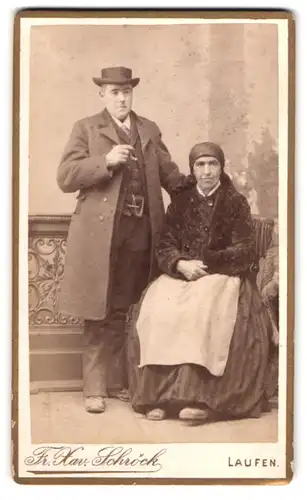 Fotografie Fr. Xav. Schröck, Laufen a. d. Salzach, Bezirksamtsgasse, Portrait Paar in bayrischer Tracht