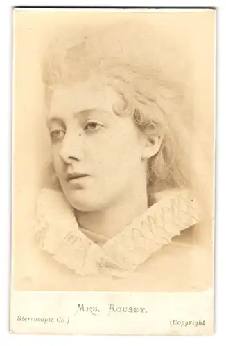 Fotografie London Stereoscopic Co., London, Portrait Clara Rousby mit Duttenkragen, 1870