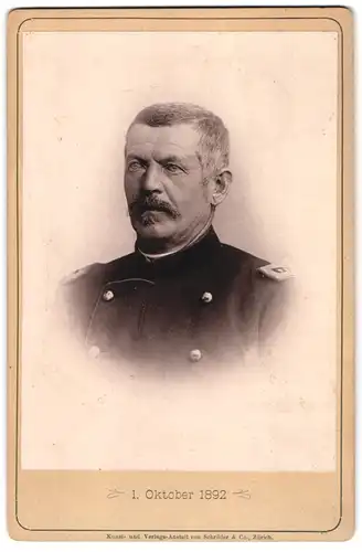 Fotografie Schröder & Co., Zürich, Portrait Soldat in Uniform mit Moustache