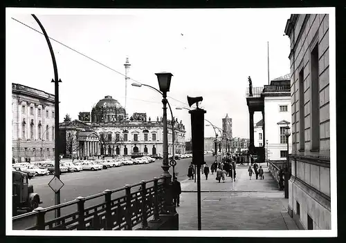 Fotografie unbekannter Fotograf, Ansicht Berlin, Unter den Linden, Marx-Engels-Platz, Fernsehturm-Baustelle