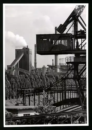 Fotografie unbekannter Fotograf, Ansicht Berlin-Mariendorf, Industrieanlagen & Gasometer auf dem Gaswerk-Gelände 1965