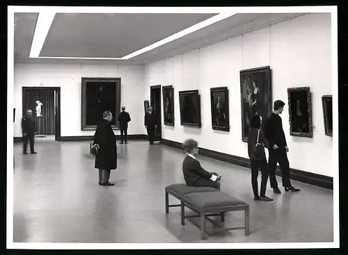 Fotografie unbekannter Fotograf, Ansicht Berlin-Dahlem, Gemälde-Gallerie im Museum Dahlem 1964