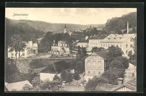 AK Johannisbad / Janske Lazne, Ortspartie mit Kirchturm