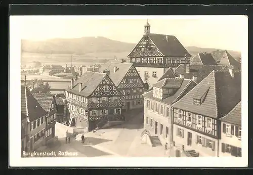 AK Burgkunstadt, Rathaus am Marktplatz, Fachwerkhäuser