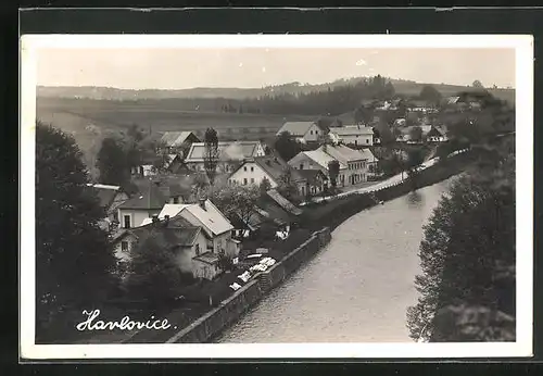 AK Harlovice, Wohnhäuser am Fluss