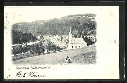 AK Pirkenhammer, Wiese am Ortsrand mit Blick auf Kirche