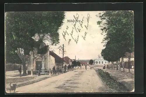 AK Milowitz / Milovice, Strassenpartie mit Gebäudeansicht