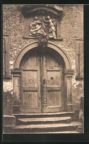 AK Miltenberg a. Main, Eingangstor mit Steinbild, Haus in der Riesengasse