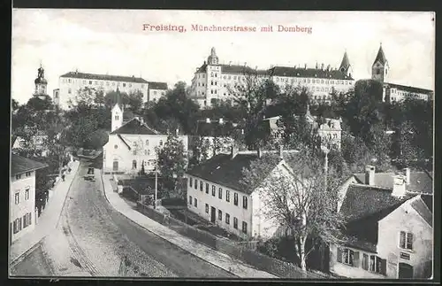 AK Freising, Münchnerstrasse mit Domberg