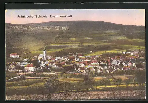 AK Ebermannstadt /Fränk. Schweiz, Totalansicht in der Dämmerung