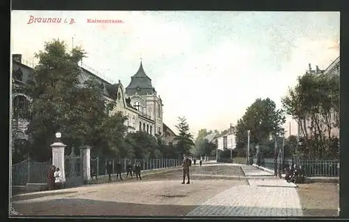 AK Braunau i. B., Kaiserstrasse mit Kindern