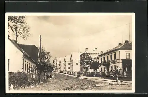 AK Chvalkovice, Strassenpartie im Ort