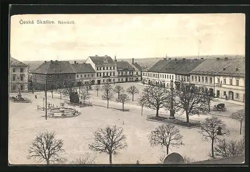 AK Ceska Skalice, Namesti, Brunnen auf dem Markt